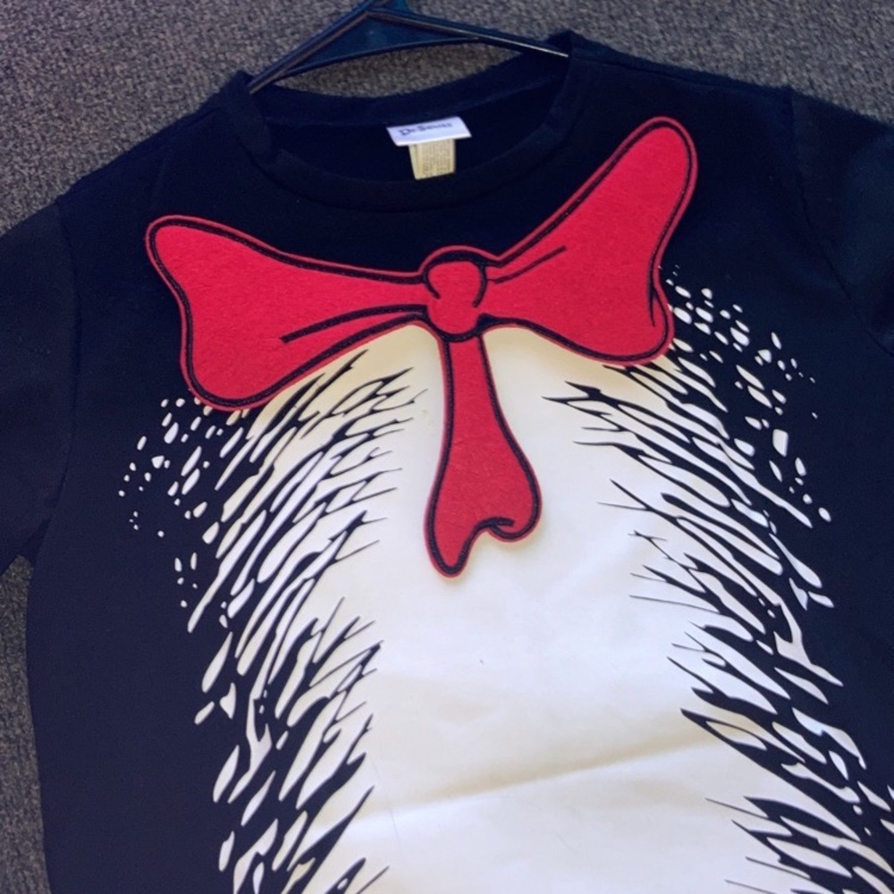 Dr. Seuss cat in the hat dress up boys size 6 black T-shirt